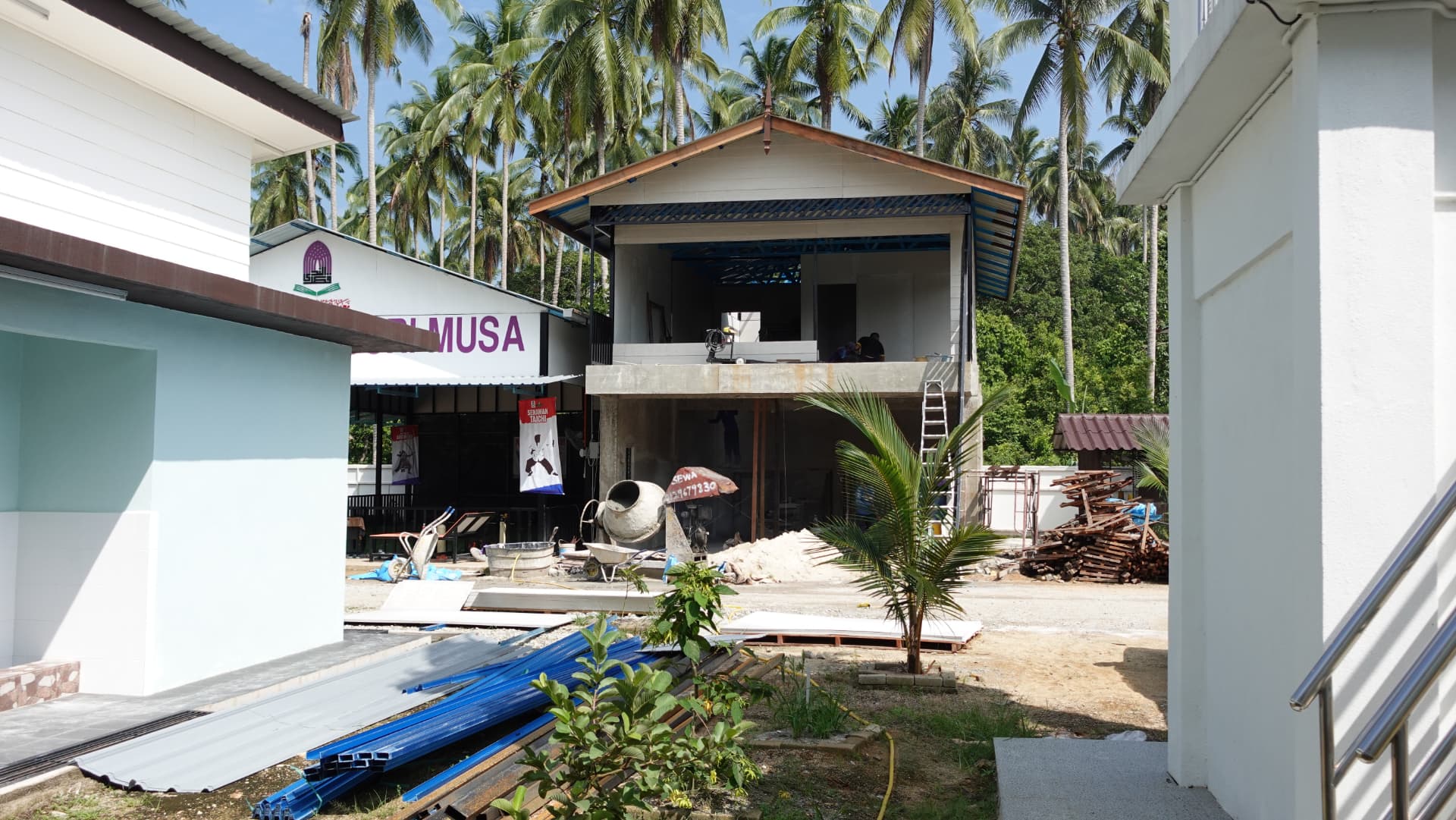 Kerja pembinaan dan naik taraf kemudahan Maahad