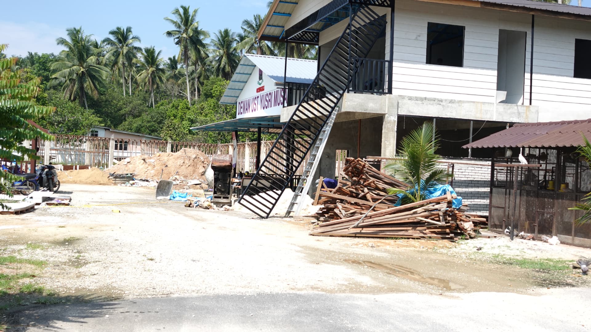 Persekitaran tapak pembangunan Maahad